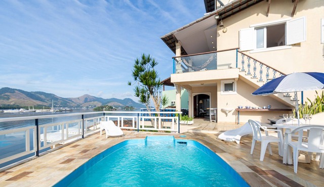 Magnífica Casa, com Praia Particular, em Angra