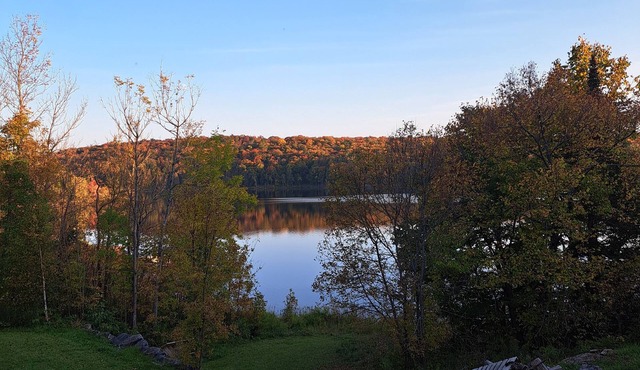 Magnetawan River beauty, located on 10 acres very peaceful and private.