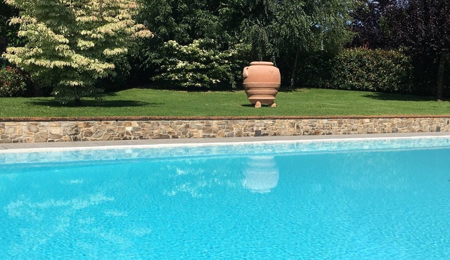 MANDOLATA - cottage with garden, shared pool, private veranda