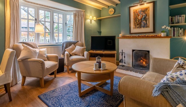 Manor Lodge Cottage - sleeps 4 guests in 2 bedrooms