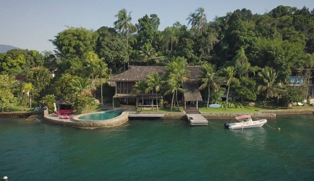 MANSION ON A WONDERFUL ISLAND IN ANGRA DOS REIS