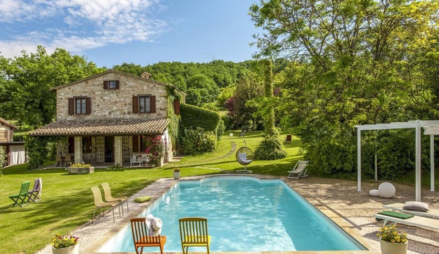 Marche Villa Close Culture