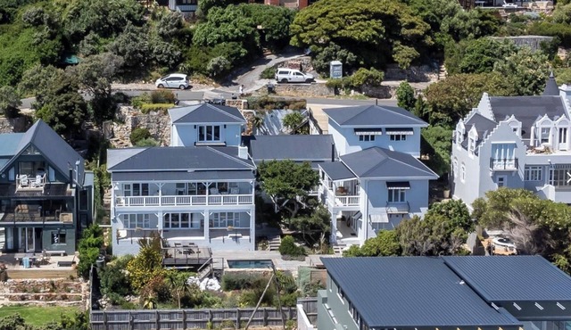 Marvelous 5-bedroom house with WiFi, pool, beach and more in Cape Town