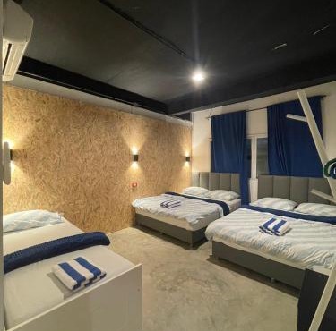 MAXi MaMa Room