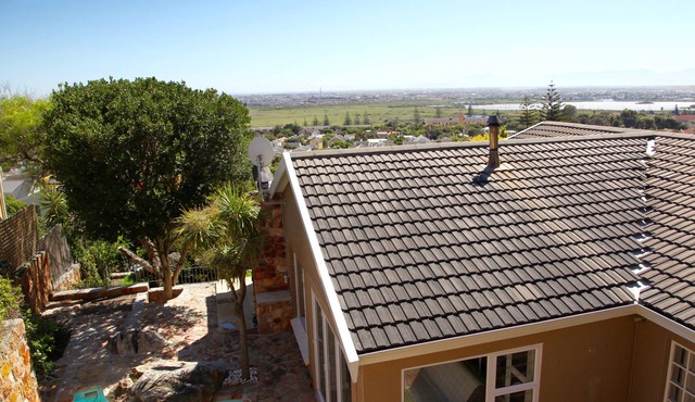 McCombe Getaway Home with spectacular 360 degree views!