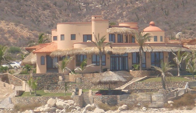 McGann Estate Resort: Two Houses on the Beach, sleeps 14