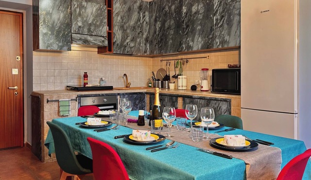 Milano Spa Home | Jacuzzi, Foosball, near metro