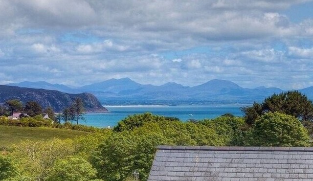 MIN Y NANT, pet friendly, country holiday cottage in Abersoch