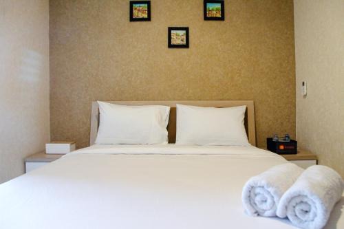 Minimalist and Comfy 1BR Grand Kamala Lagoon Apartment By Travelio