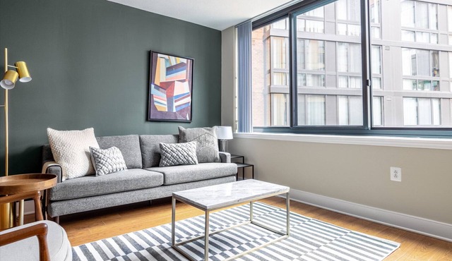 Mod Mount Vernon 1BR w/Gym, Pool, nr. Convention Center, by Blueground