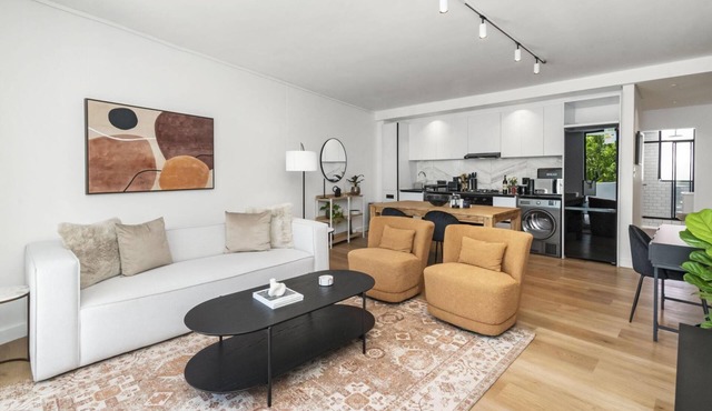 Modern 2-Bed Apartment in Claremont with Balcony