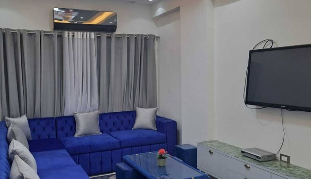Modern 2 Bedroom Apartment Prime Location with Stylish Interiors