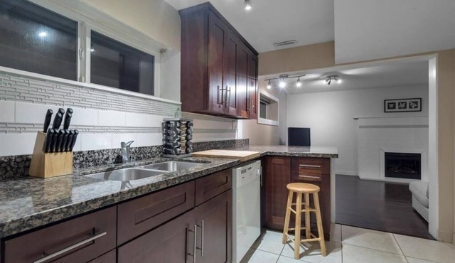 Modern 2 bedroom, den, and 1.5 bathroom