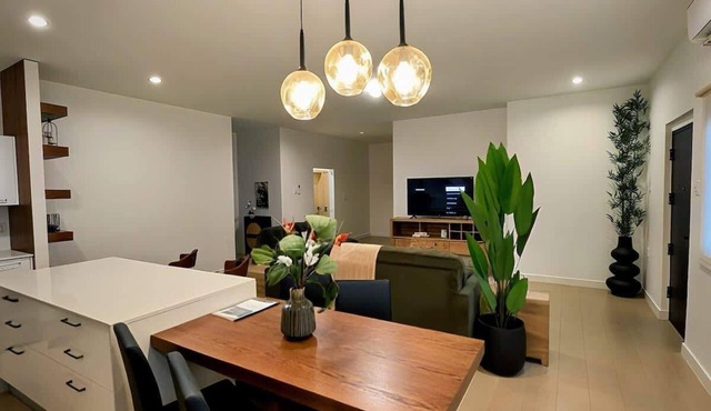 Modern 2 BR | Pool | 5 mins from Downtown POS