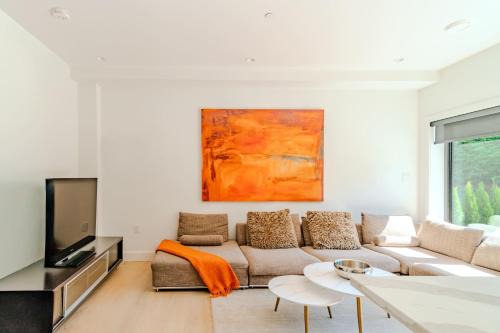 Modern 2BR Coach House, West Van- New Construction