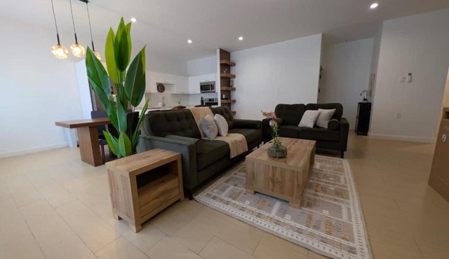 Modern 3 BR- 3 bath Cascade 5 mins from Downtown POS Pool