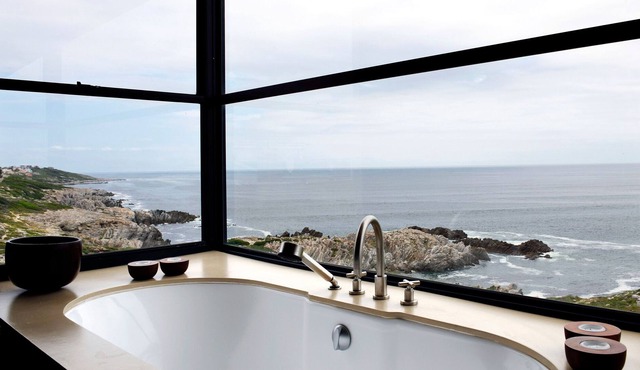 Modern 5-stars graded beach villa overlooking the Atlantic ocean