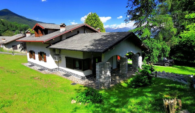 Modern Alpine chalet for sports,relax,history, Dolomite landscapes, pet free