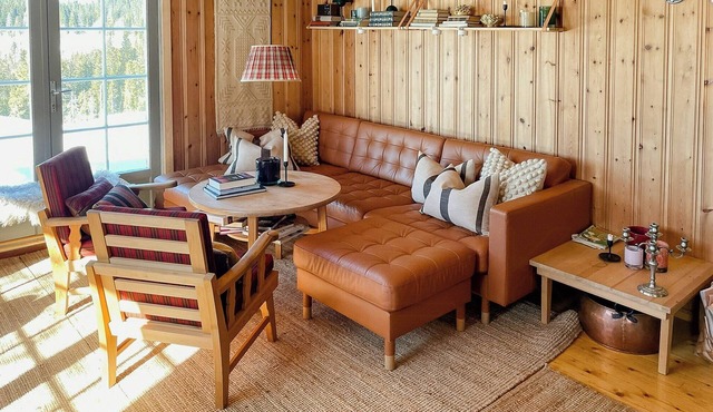 Modern and traditional cabin on Krokskogen