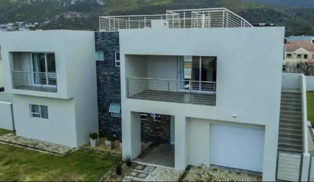 Modern apartment near the beach
