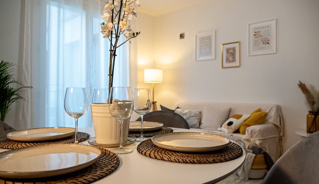 Modern apartment with private park - Maison Blanche