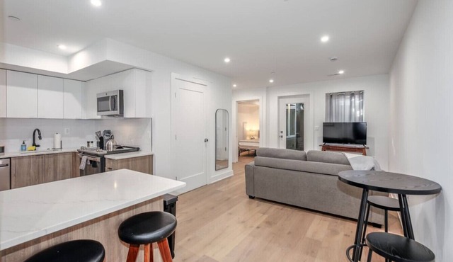 Modern Capitol Hill Apartment – 3 Min Walk to Metro!