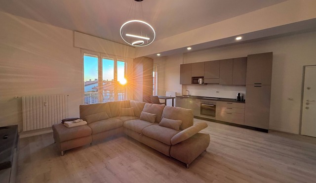 [Modern & Chic] 3 Bedrooms, 2 Baths + Balcony
