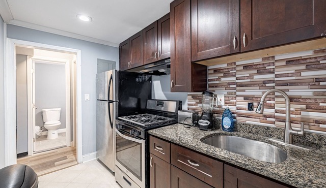 Modern Cozy in downtown D.C., comfort and city living at its finest