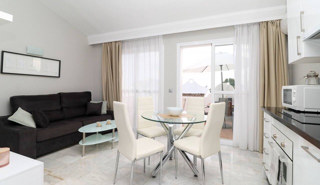 Modern duplex 6307 - great facilities onsite