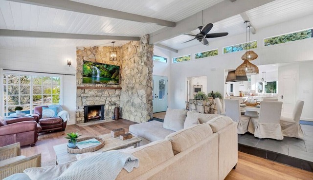 Modern Family Farmhouse (pool, spa, treehouse +)