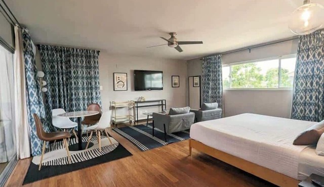 Modern Guest Villa Near LAX, LA Stadiums & Beaches