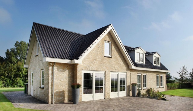 Modern holiday home near Schoorl and beach