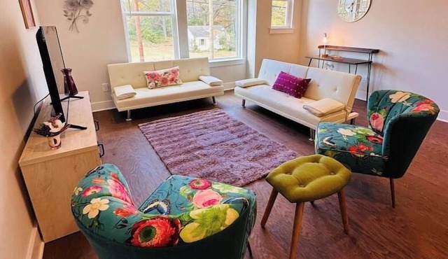 Modern LoSo Retreat|Walk to Breweries & Light Rail
