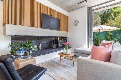 Modern Luxury - 360 Paarl Views & Restaurants