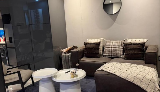 Modern Luxury Apartment- The Paramount Houghton Estate near Rosebank & Sandton