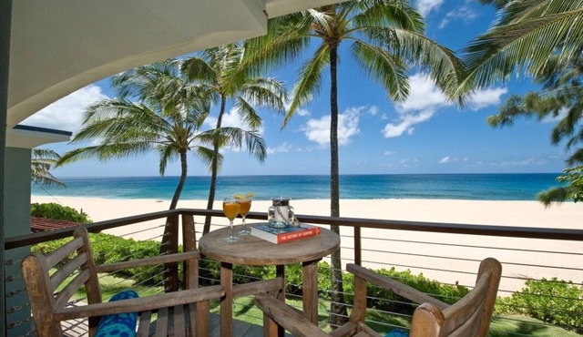 Modern Luxury on Spectacular Pipeline Beach