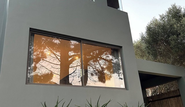 Modern luxury villa in a safe sought after area. Stunning sea/Mountain View’s!