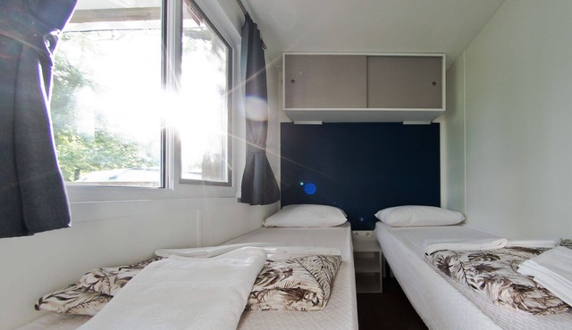 Modern mobile home close to beach Marina, 2 bedrooms 1,5 bathrooms, cosy terrace