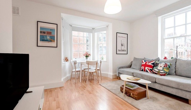 Modern One Bedroom Victoria Apartment