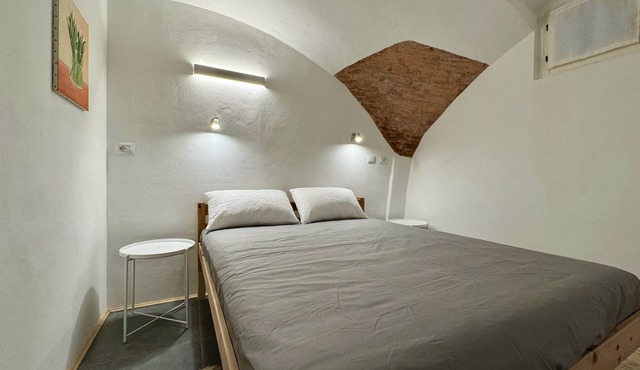Modern one-bedroom apartment in historic center behind the Ducal Palace