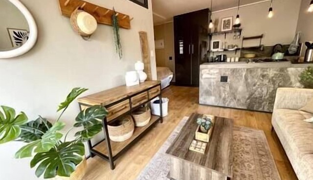 Modern Private Flat, Aircon, Secure Parking