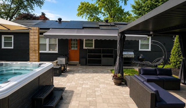 Modern Retreat - Hot Tub - EV Charger - 15 Mins to DC