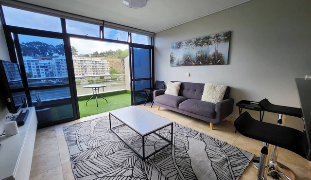 Modern sleeps 2 apartment waterfall views