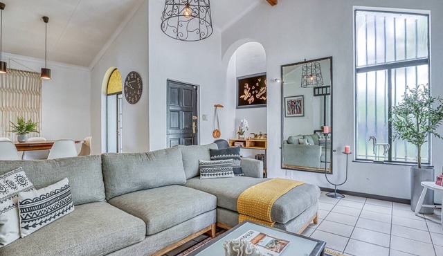 Modern Spanish House-3br-pool-solar-samrand