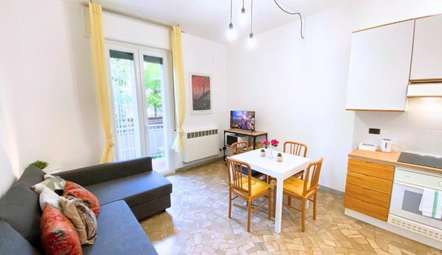 Modern Two-Room Apartment with Free Parking