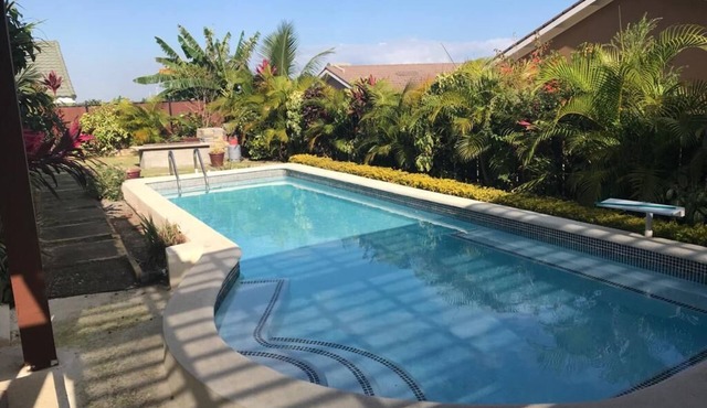 Modern villa w/private pool and A/C