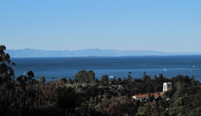 Montecito estate. Ocean/island views,pool,central, Biltmore elegance.