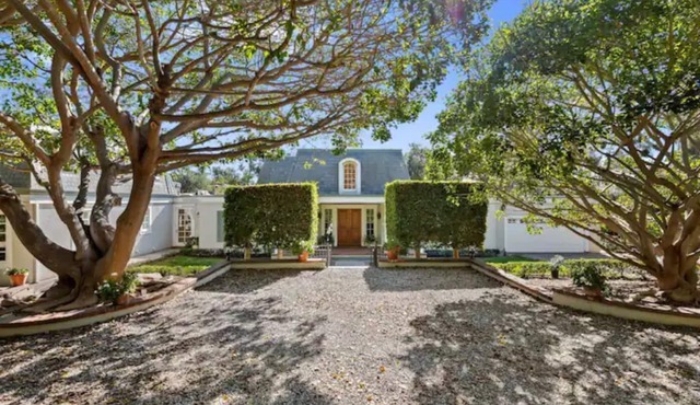 Montecito Garden Estate - walk to Beach, Hiking Trails, Shops & Restaurants
