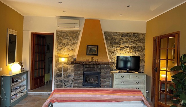 Most Beautiful Italian medieval village- quiet charming apartment/house