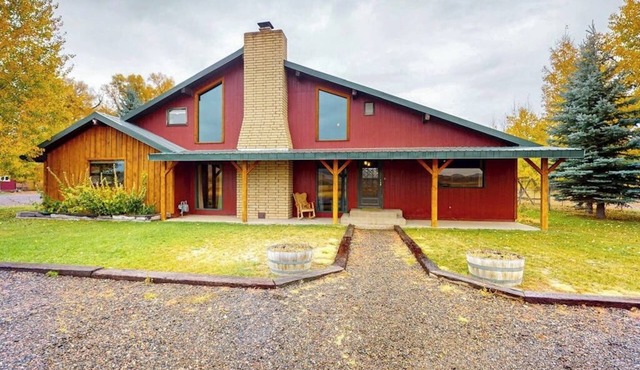 Mountain View Home & Apartment w/fire pit, air hockey, foosball near Wolf Creek
